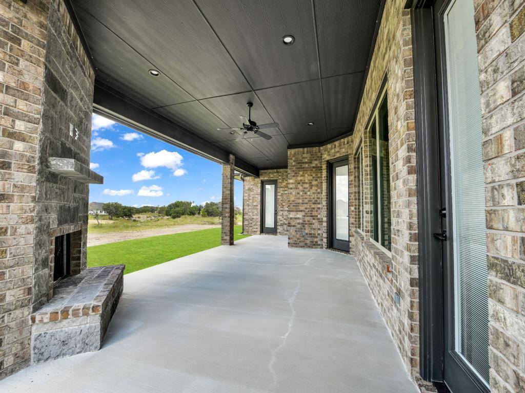 605 Gatlin Pass, Azle, TX 76020