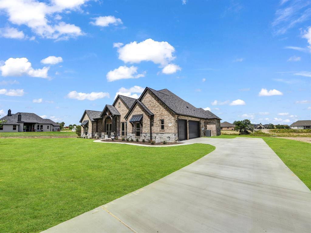 605 Gatlin Pass, Azle, TX 76020