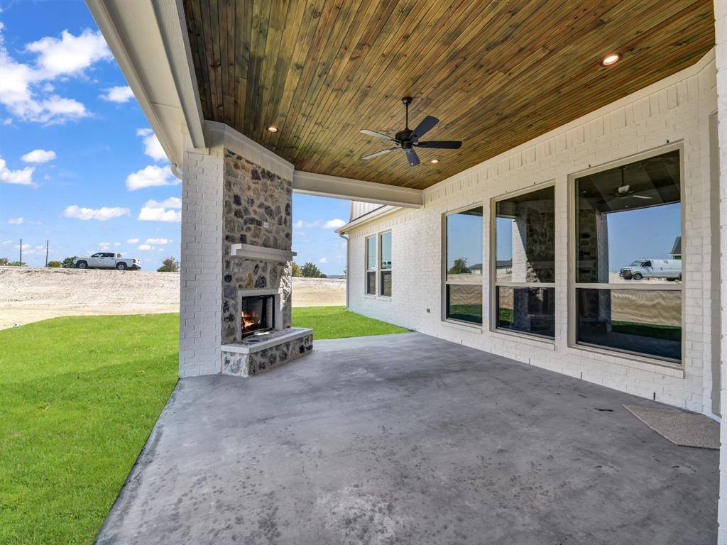 400 Collum View, Azle, TX 76020