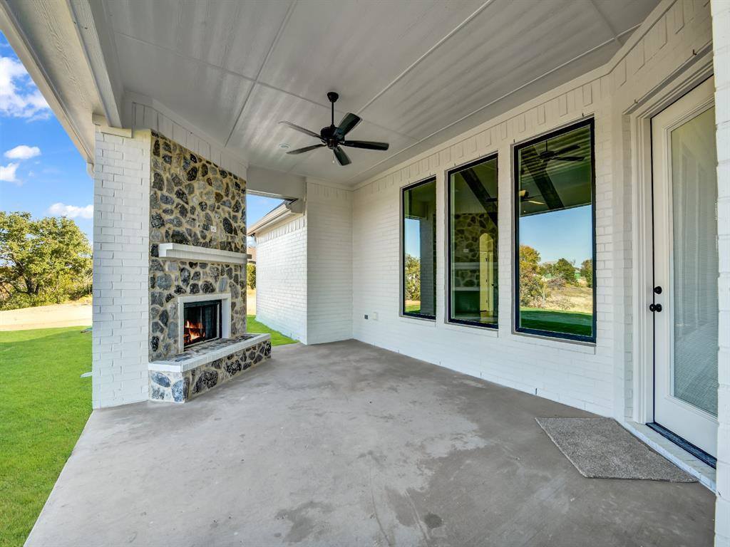 312 Slimp Bluff, Azle, TX 76020