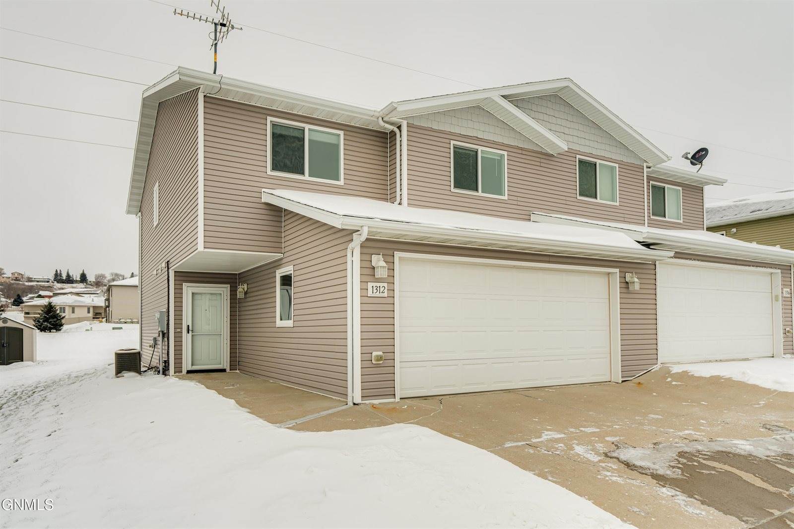 1312 Sorrento Circle, Bismarck, ND 58501