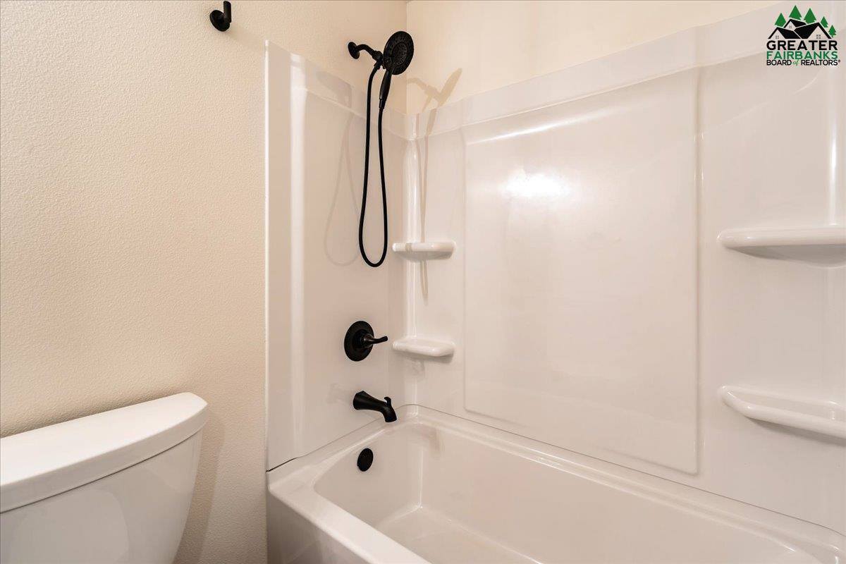 980 Refinery Loop, North Pole, AK 99705