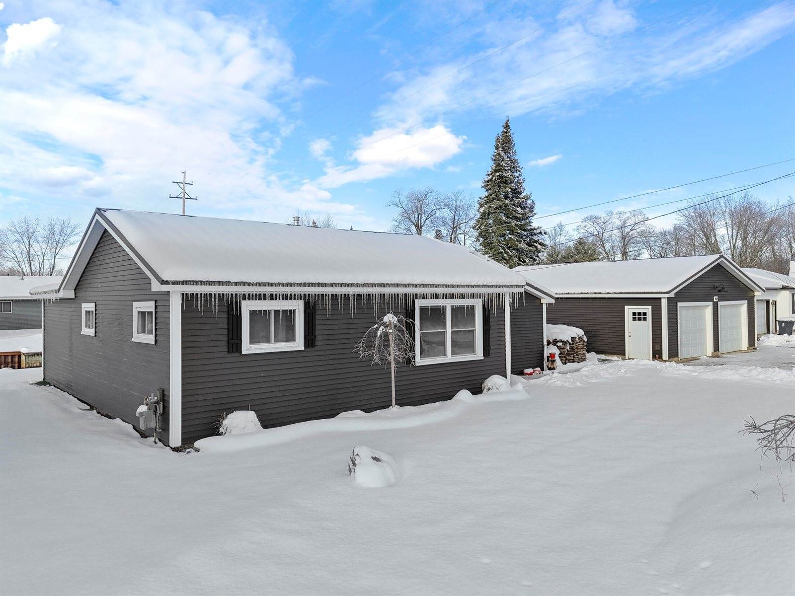 4675 Bradford Drive, Houghton Lake, MI 48629