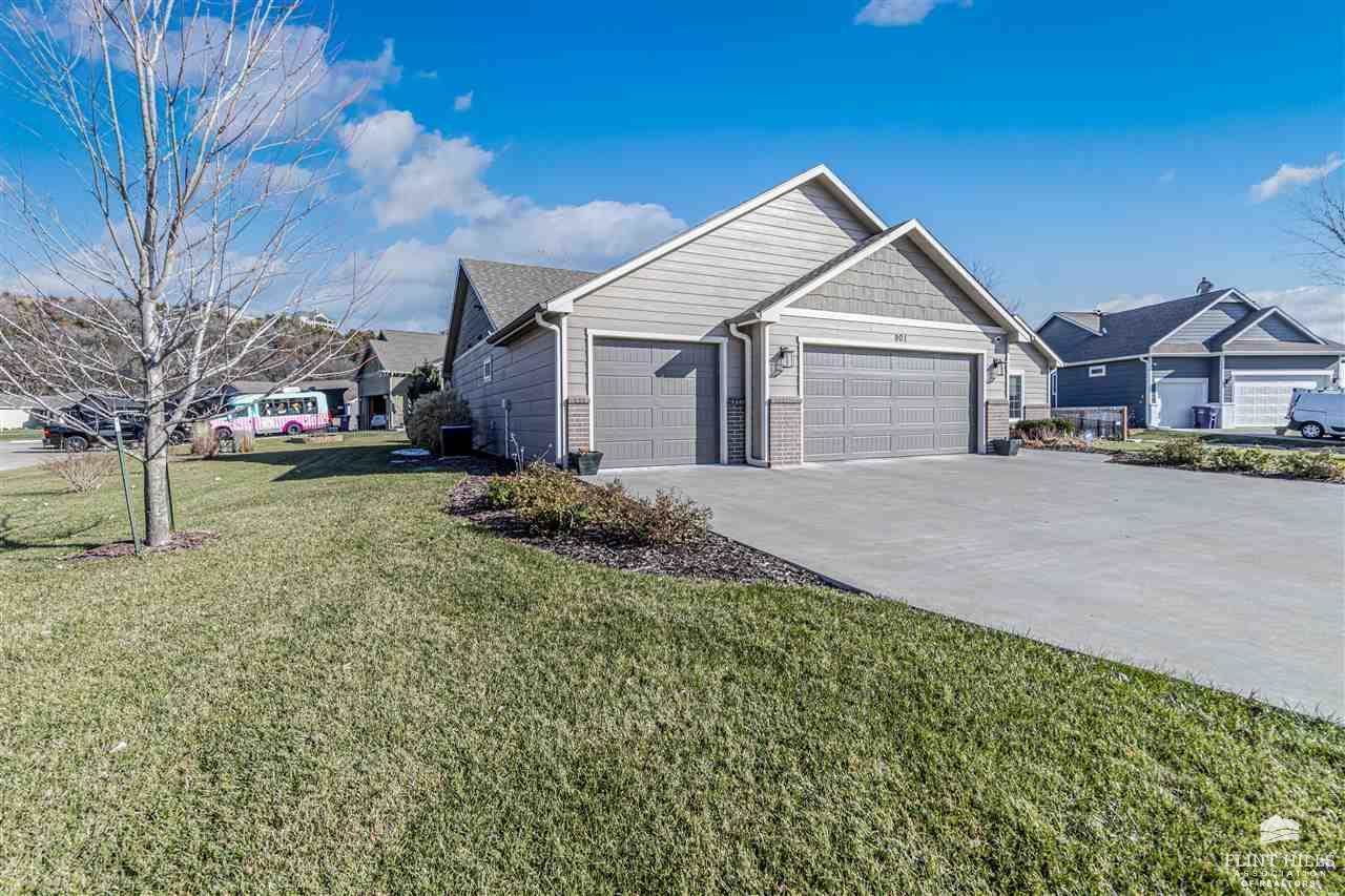 901 Bramblewood Lane, Manhattan, KS 66503