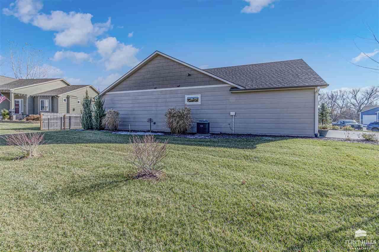 901 Bramblewood Lane, Manhattan, KS 66503