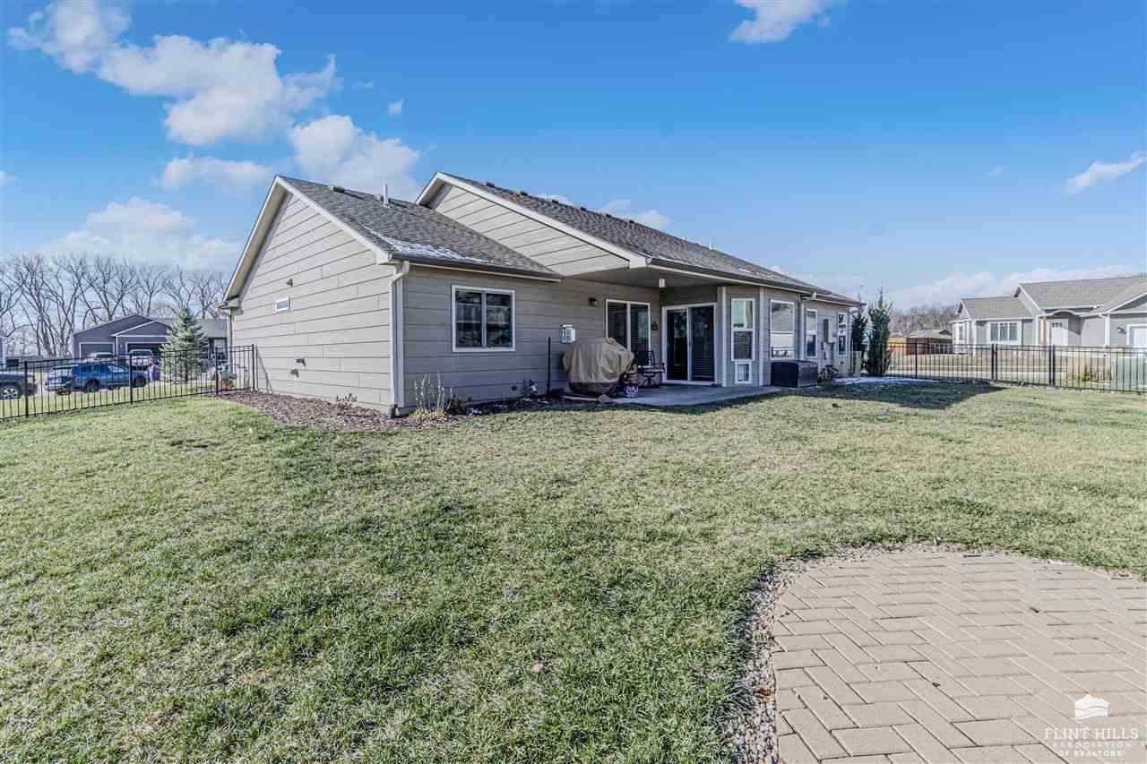 901 Bramblewood Lane, Manhattan, KS 66503