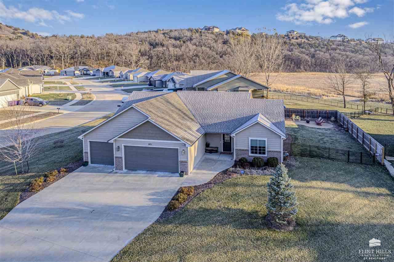 901 Bramblewood Lane, Manhattan, KS 66503