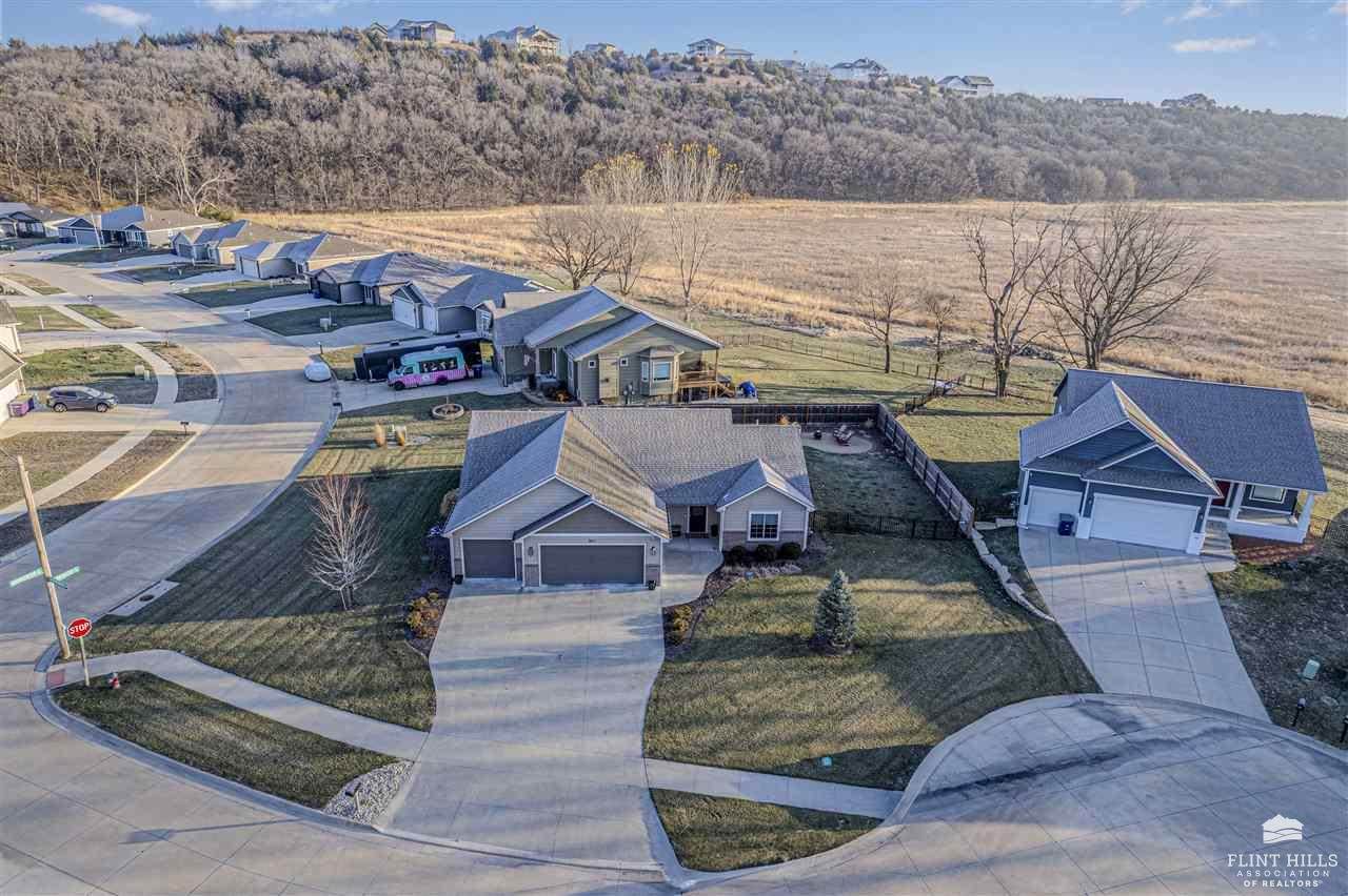 901 Bramblewood Lane, Manhattan, KS 66503