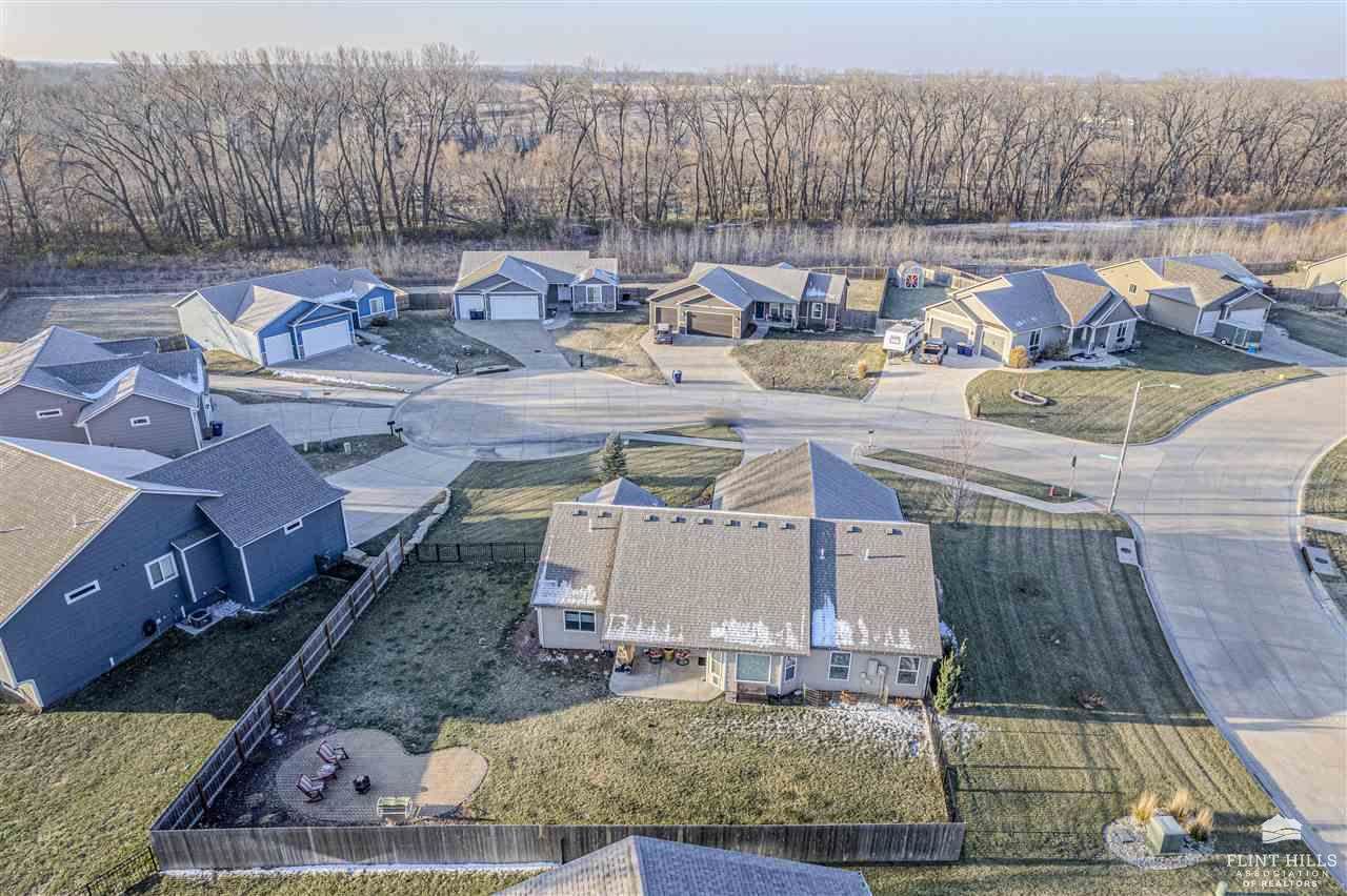 901 Bramblewood Lane, Manhattan, KS 66503