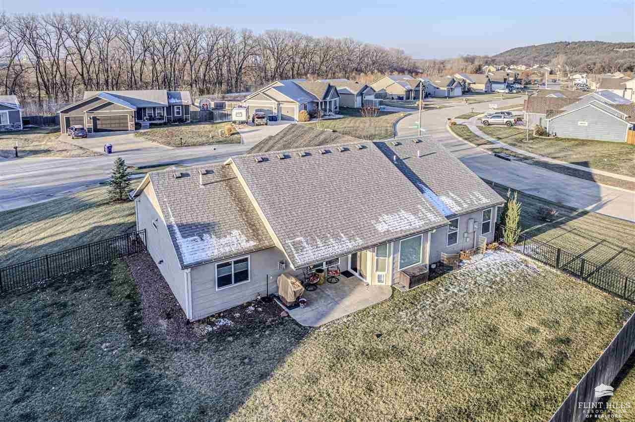 901 Bramblewood Lane, Manhattan, KS 66503