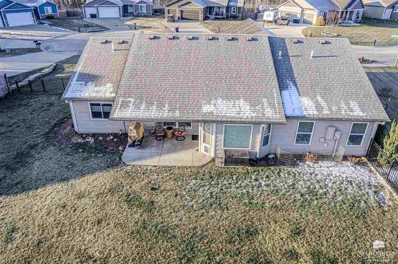 901 Bramblewood Lane, Manhattan, KS 66503