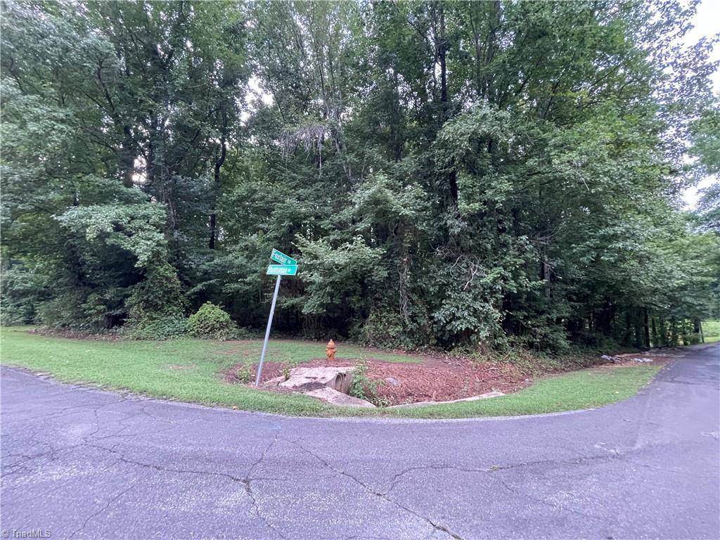 9131 Huntsman Road, Kernersville, NC 27284