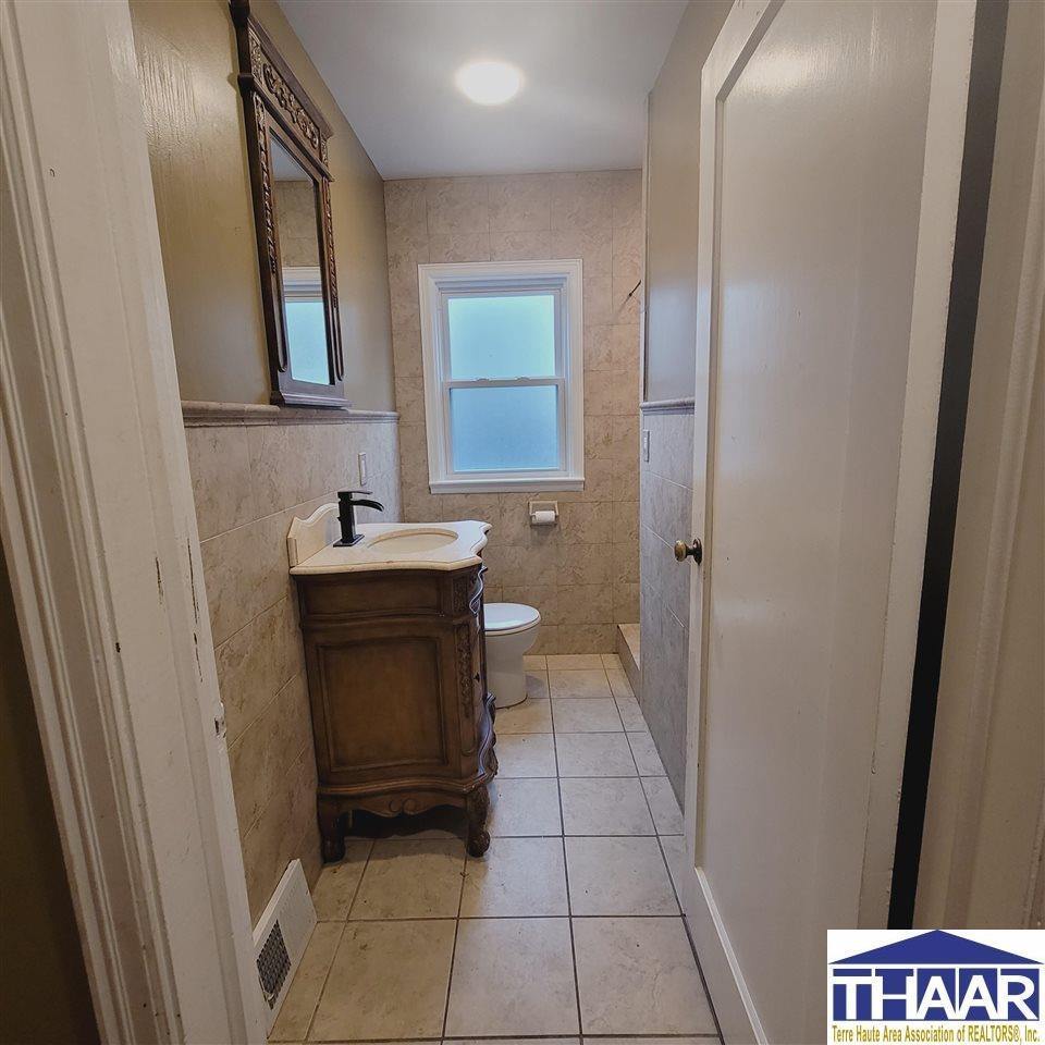 2710 Deming, Terre Haute, IN 47803