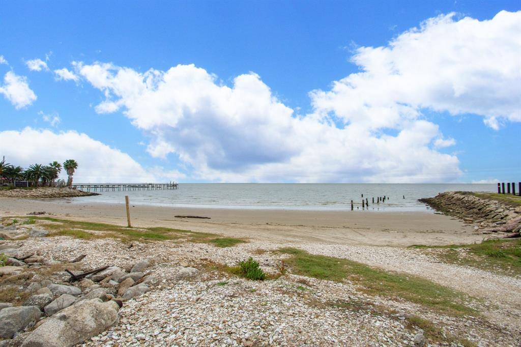 236 3rd Street, San Leon, TX 77539