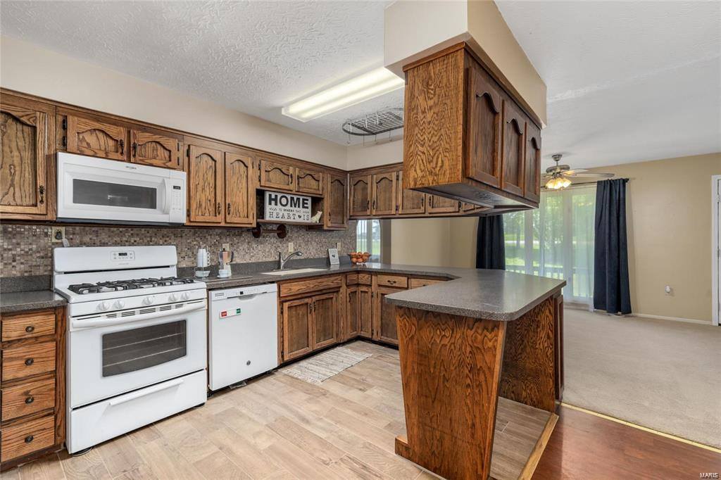 14206 Hwy AW, Plato, MO 65552