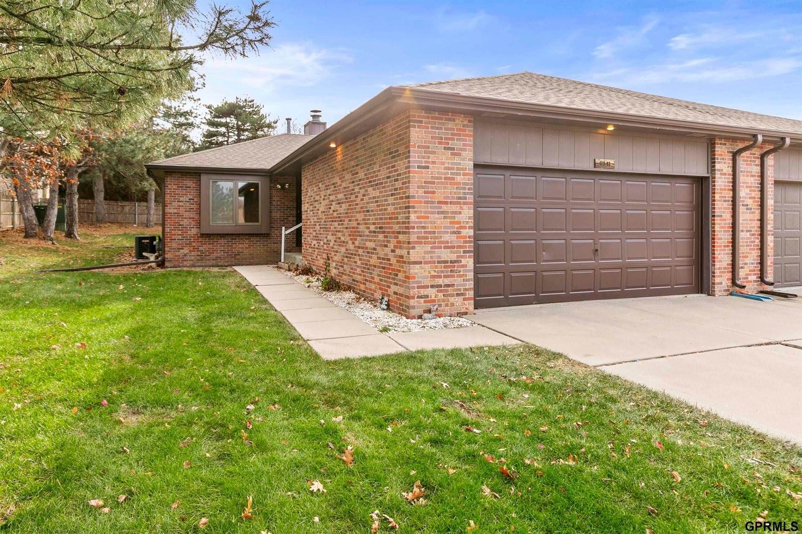 6941 Old Post Place, Lincoln, NE 68506