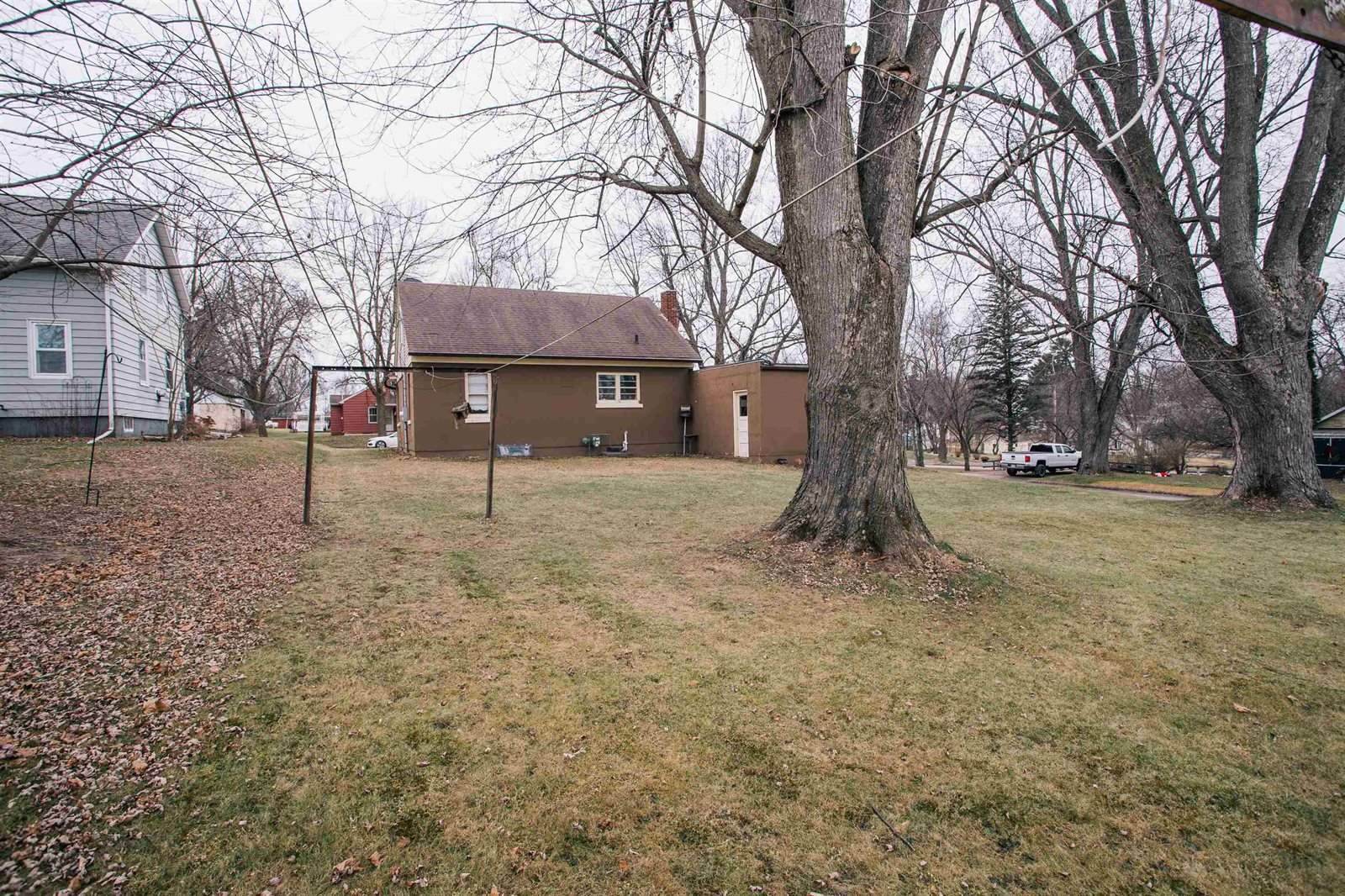 301 E 1st Street, Neillsville, WI 54456