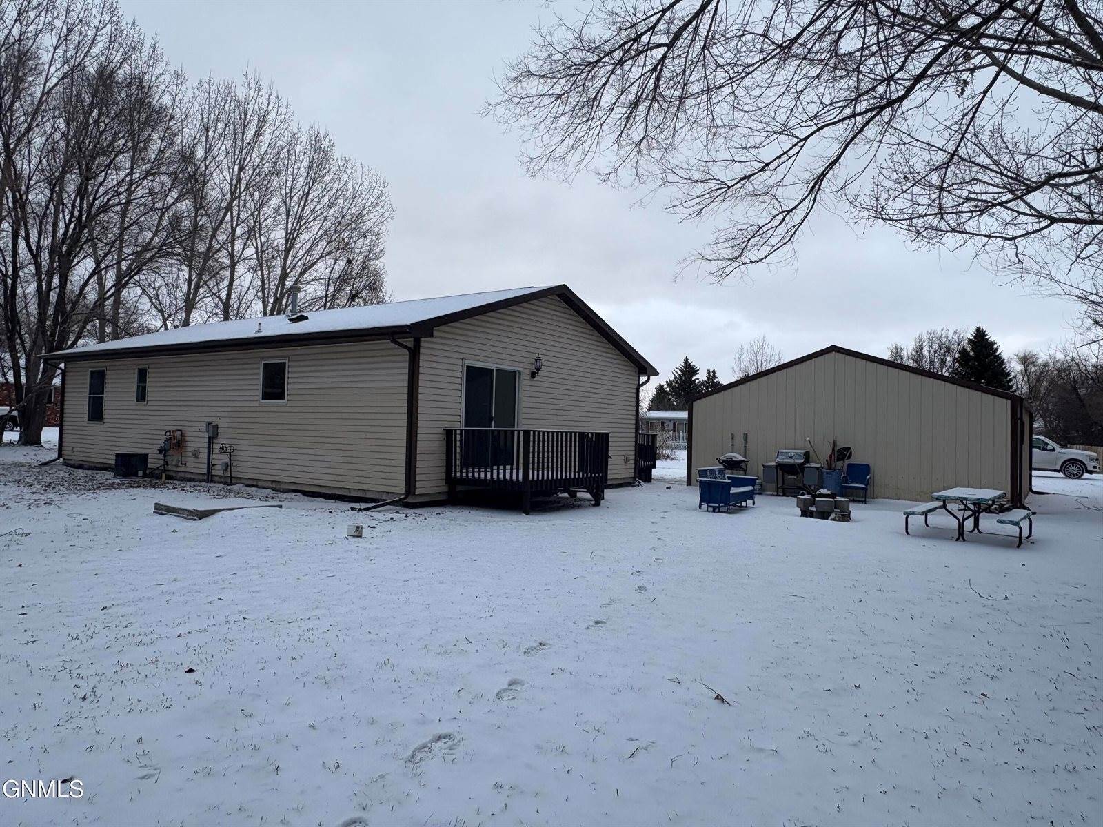 4017 3rd Avenue East, Williston, ND 58801