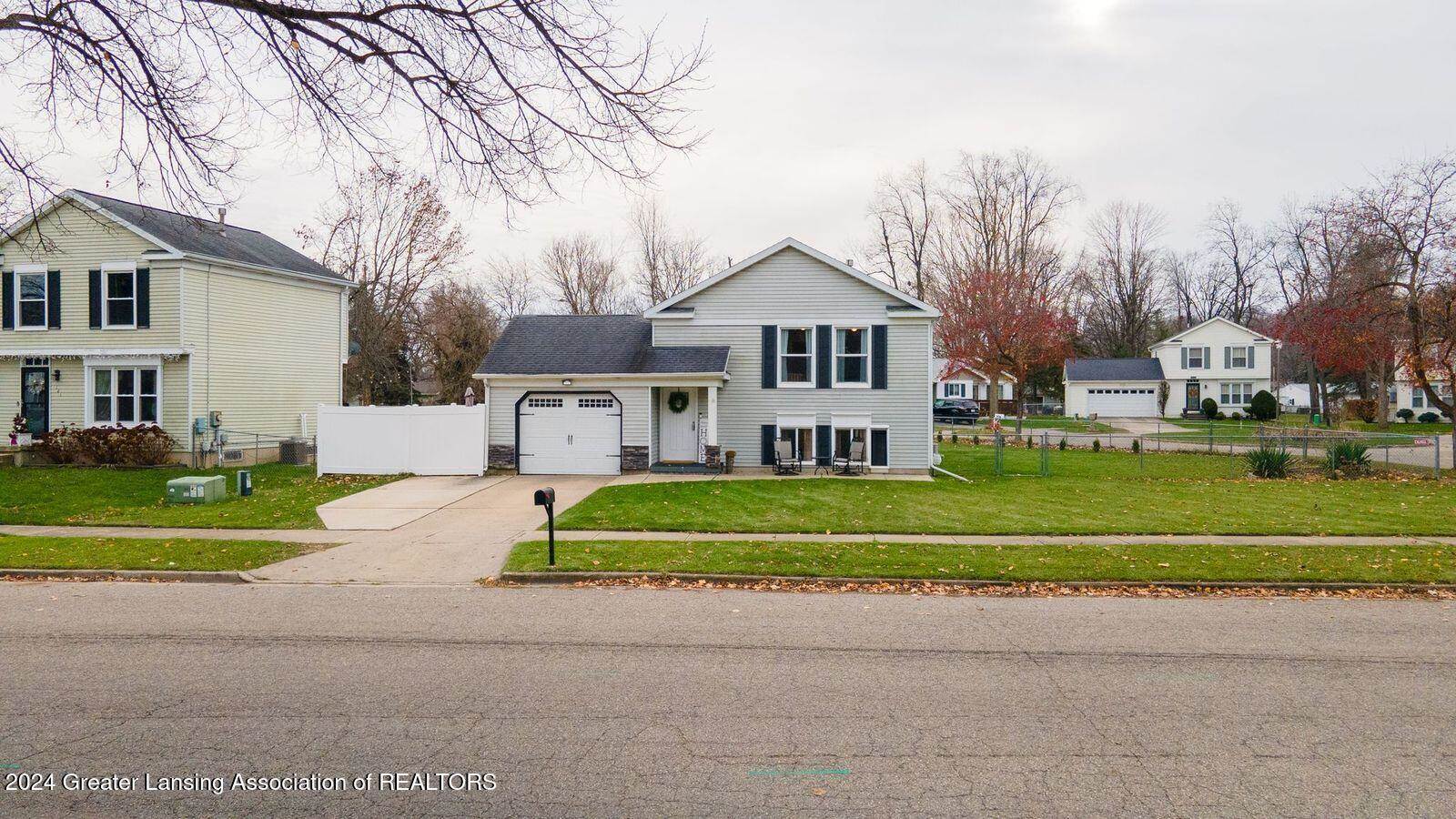129 Village Drive, LansingCity_Ingham, MI 48911