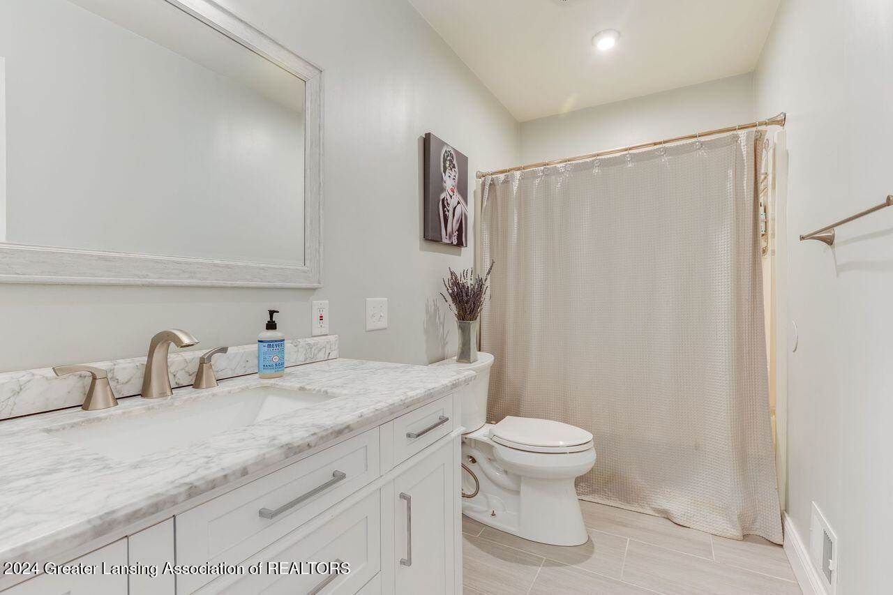 129 Village Drive, LansingCity_Ingham, MI 48911