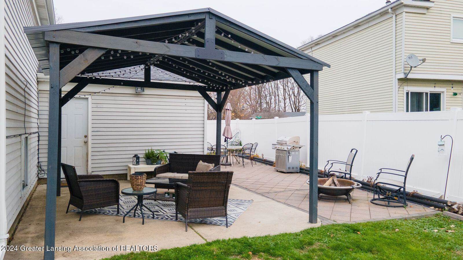 129 Village Drive, LansingCity_Ingham, MI 48911