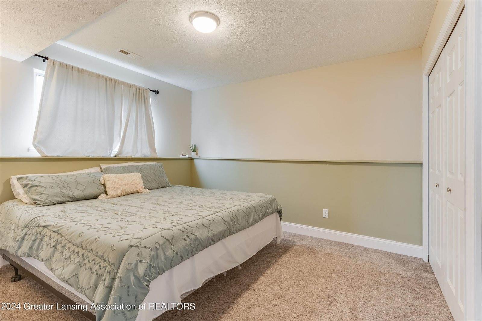 129 Village Drive, LansingCity_Ingham, MI 48911