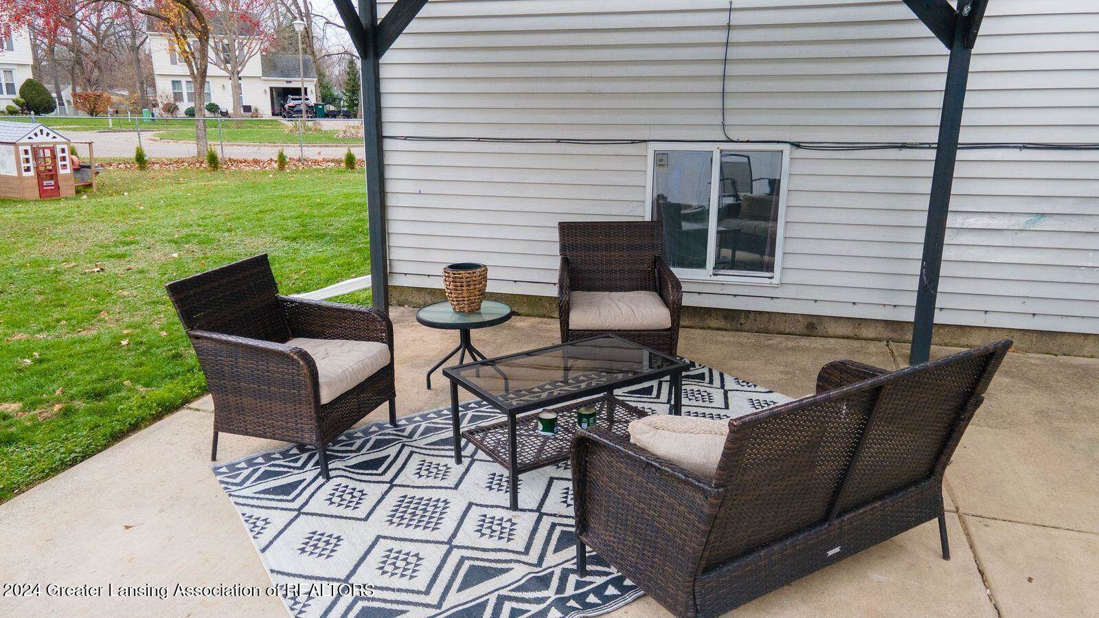 129 Village Drive, LansingCity_Ingham, MI 48911