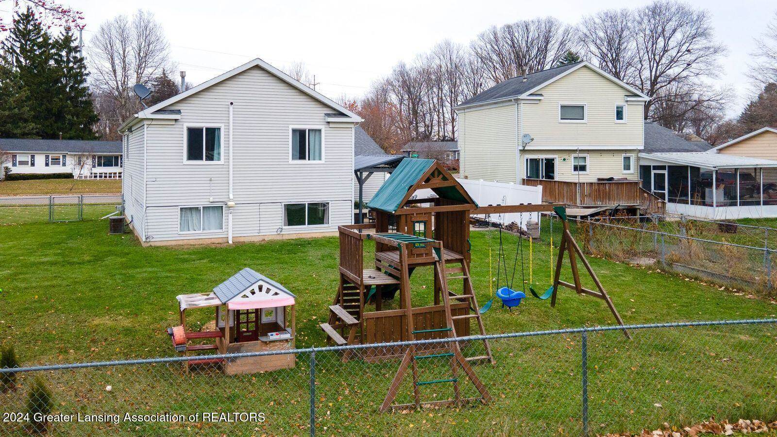 129 Village Drive, LansingCity_Ingham, MI 48911