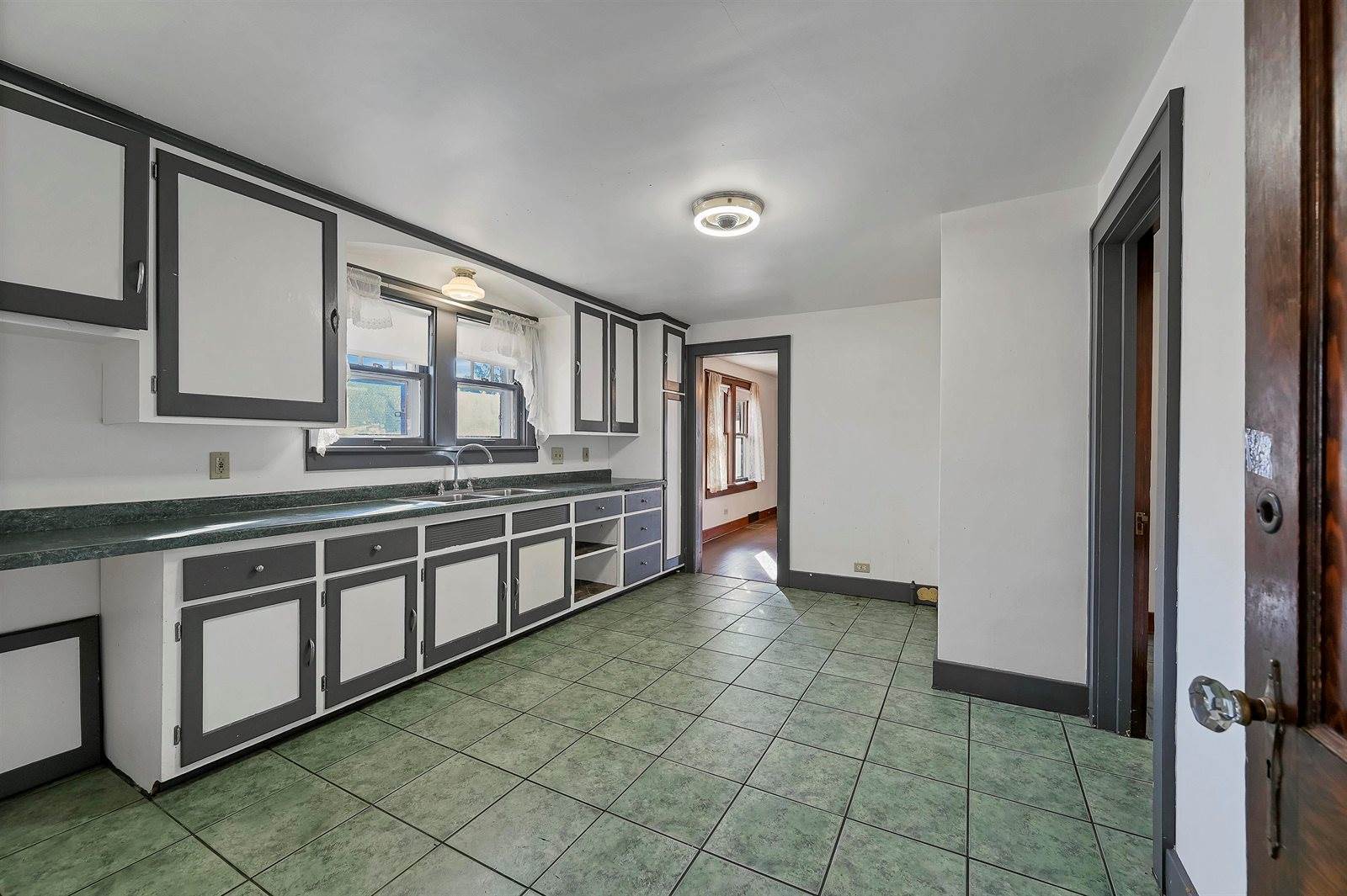 1331 Doty Street, Green Bay, WI 54301