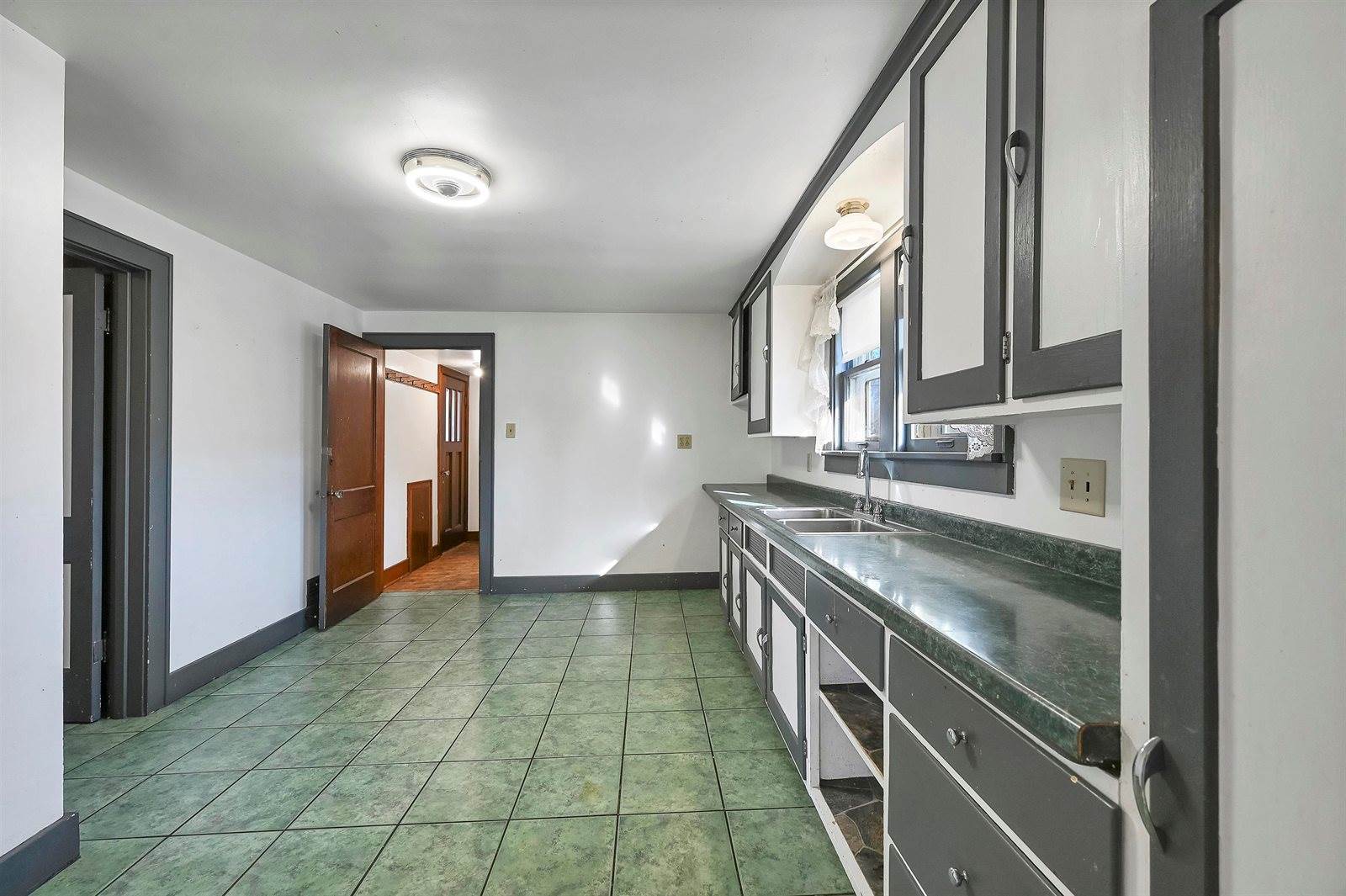 1331 Doty Street, Green Bay, WI 54301