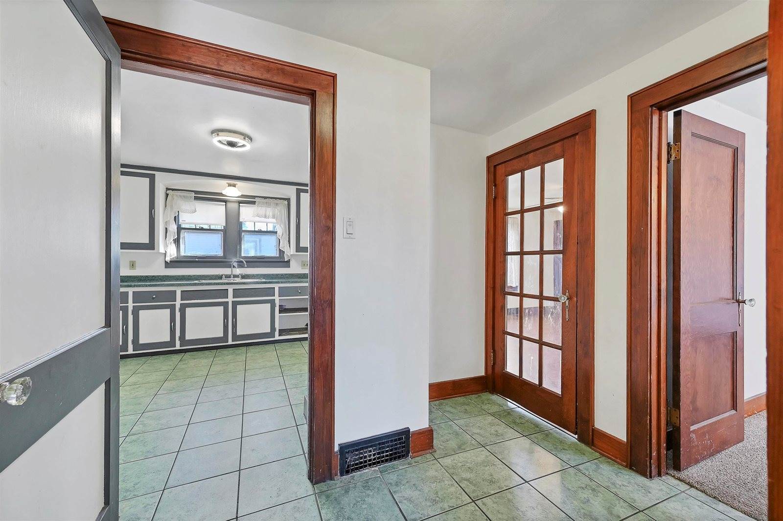 1331 Doty Street, Green Bay, WI 54301