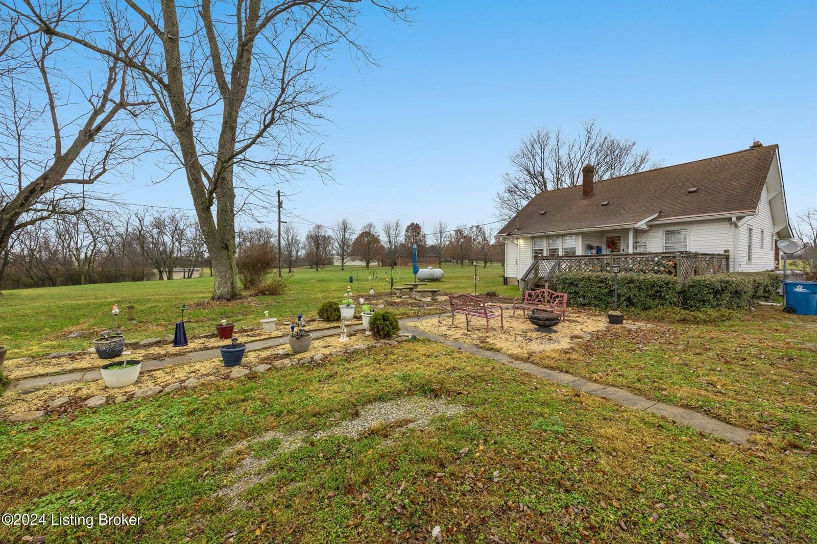 1756 Veechdale Rd, Simpsonville, KY 40067