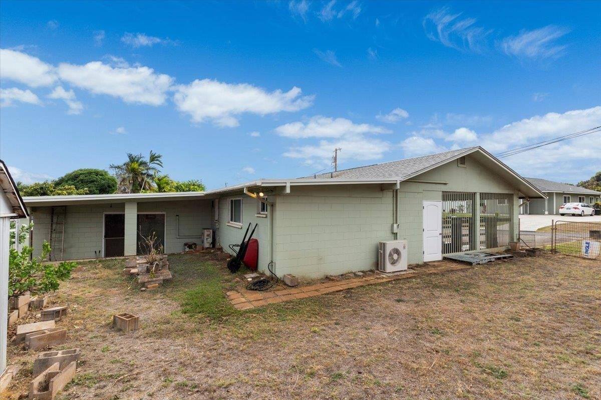 1890 Makahala Pl, Wailuku, HI 96793