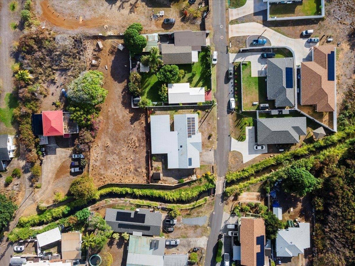 1890 Makahala Pl, Wailuku, HI 96793