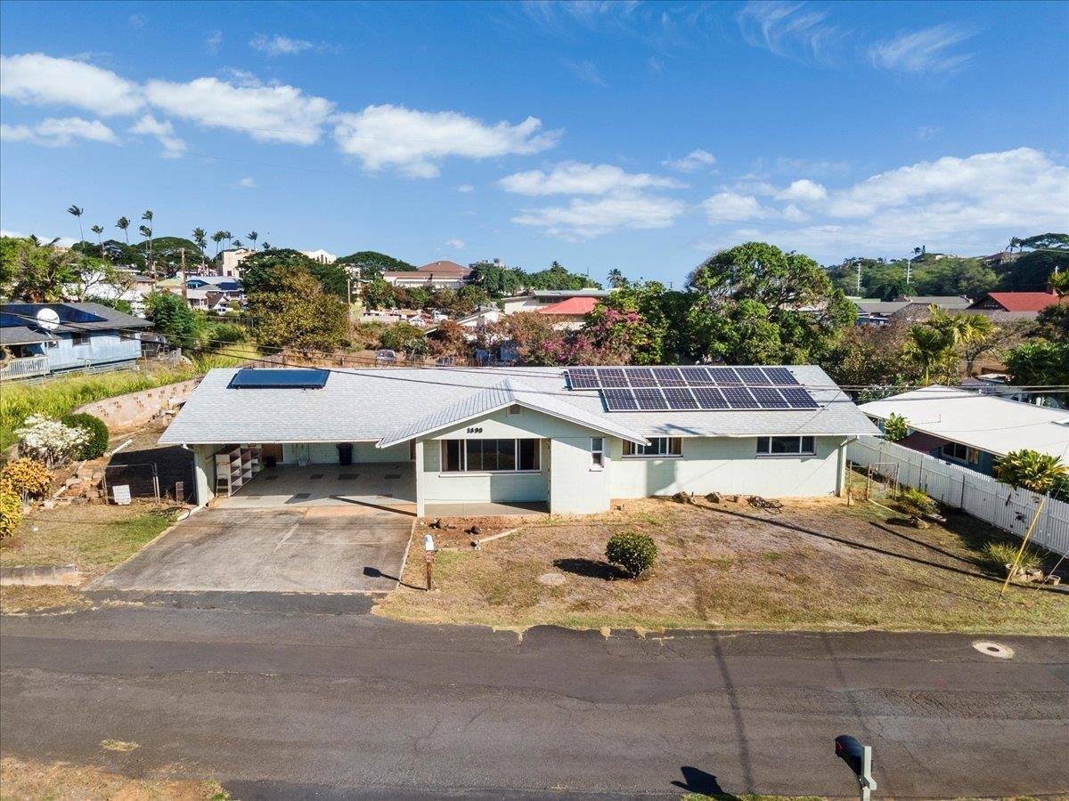 1890 Makahala Pl, Wailuku, HI 96793