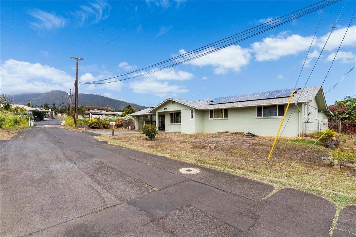 1890 Makahala Pl, Wailuku, HI 96793