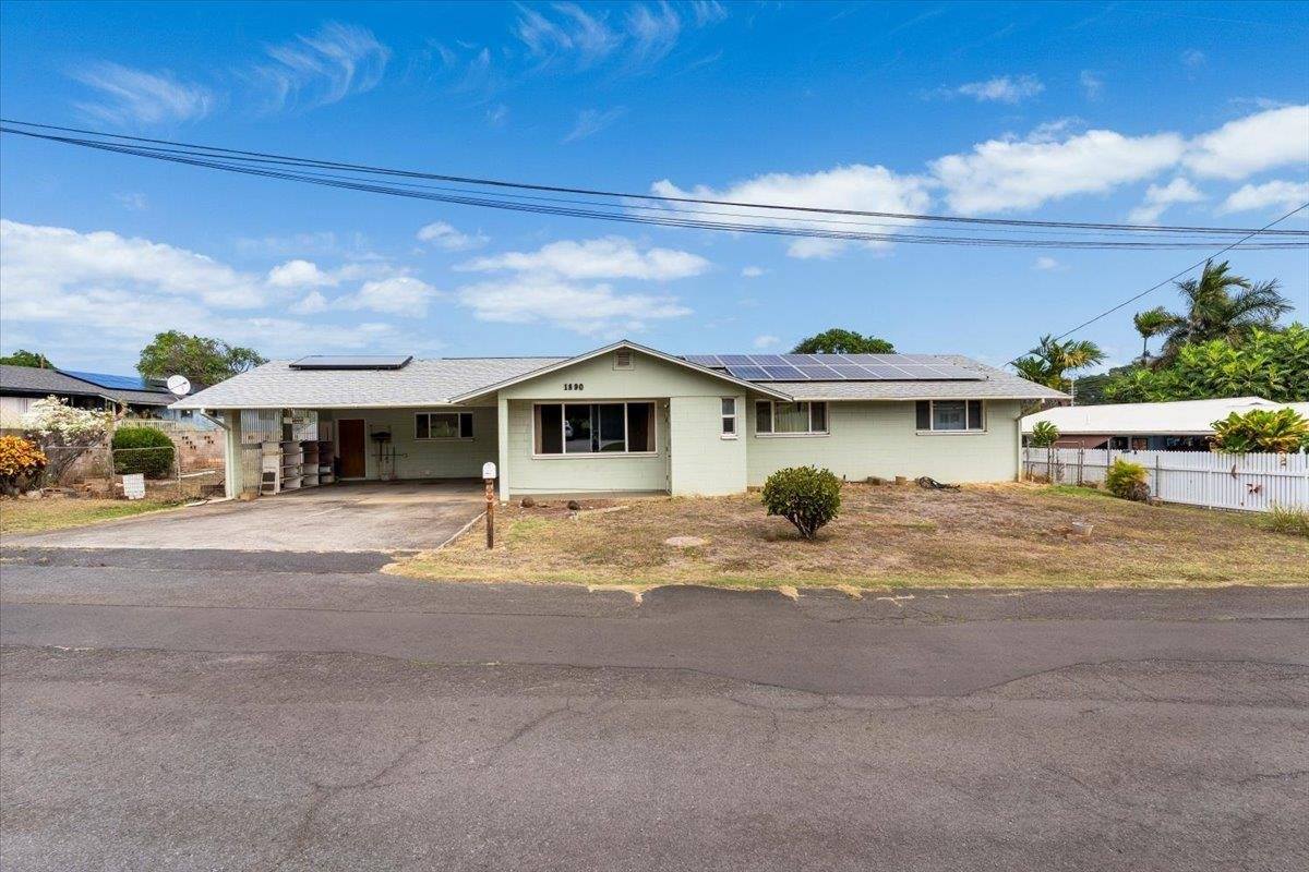 1890 Makahala Pl, Wailuku, HI 96793