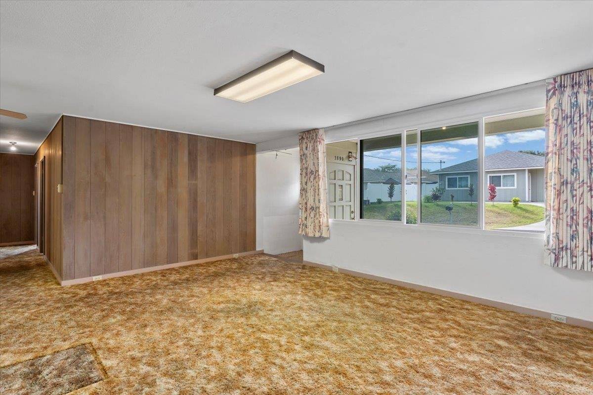 1890 Makahala Pl, Wailuku, HI 96793