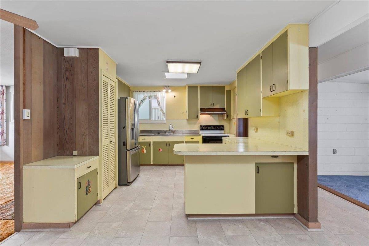 1890 Makahala Pl, Wailuku, HI 96793