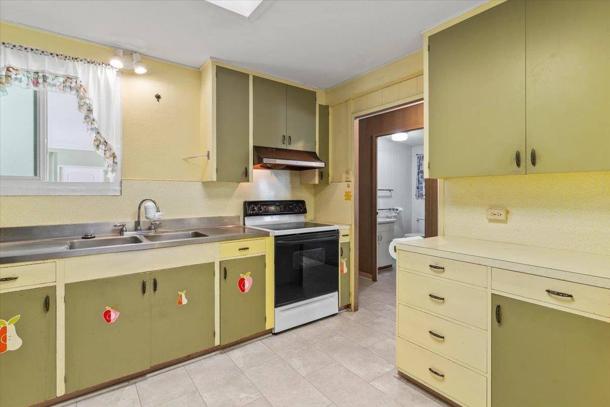 1890 Makahala Pl, Wailuku, HI 96793