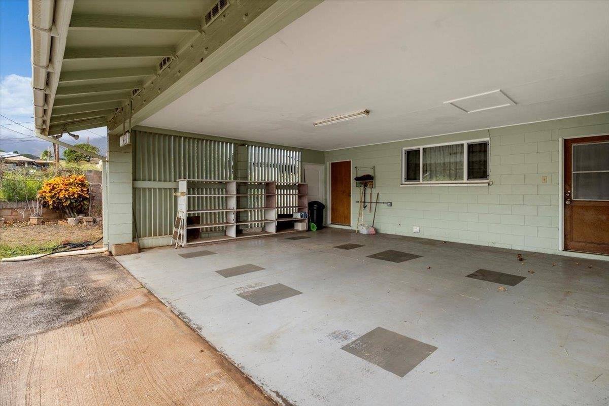 1890 Makahala Pl, Wailuku, HI 96793