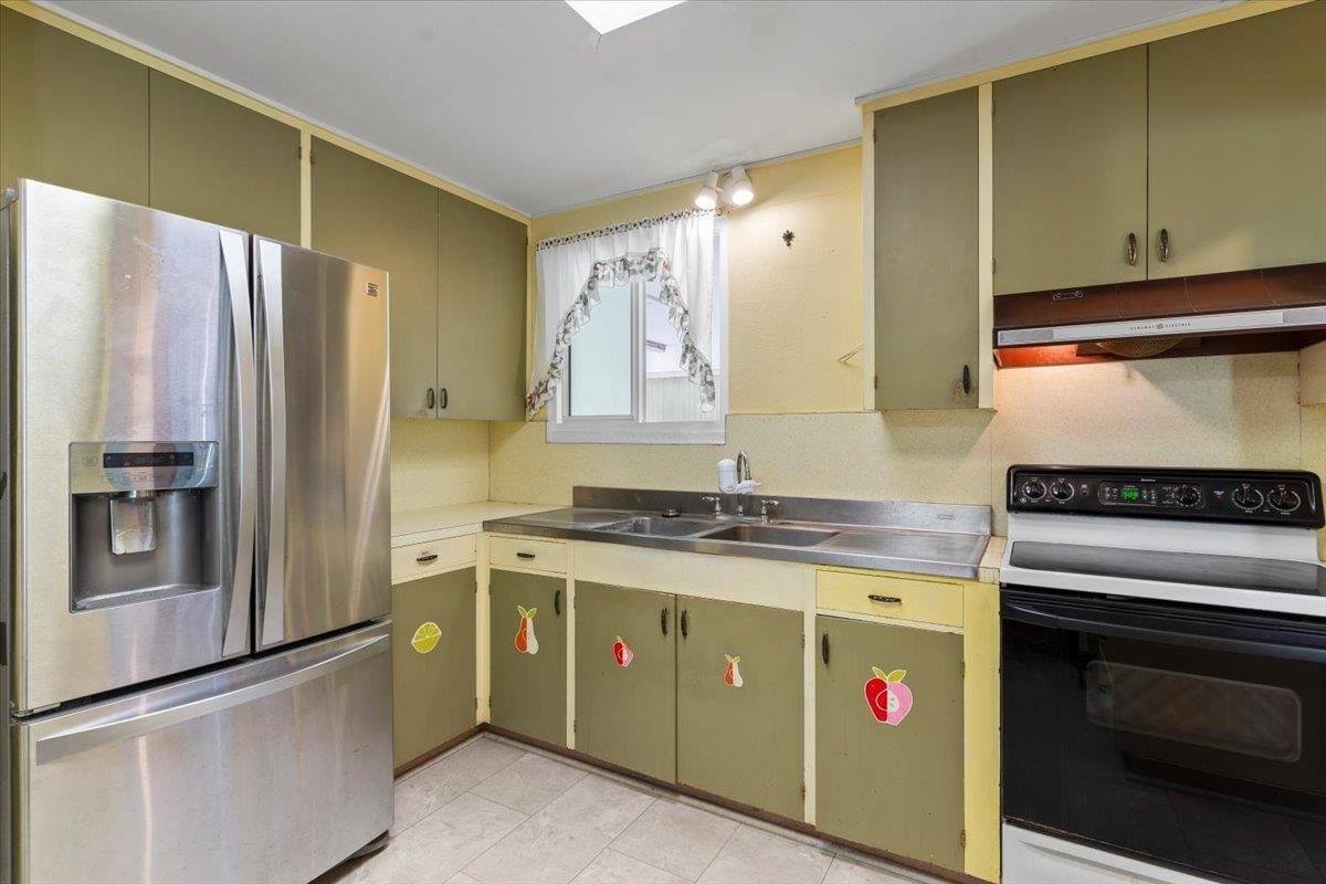 1890 Makahala Pl, Wailuku, HI 96793