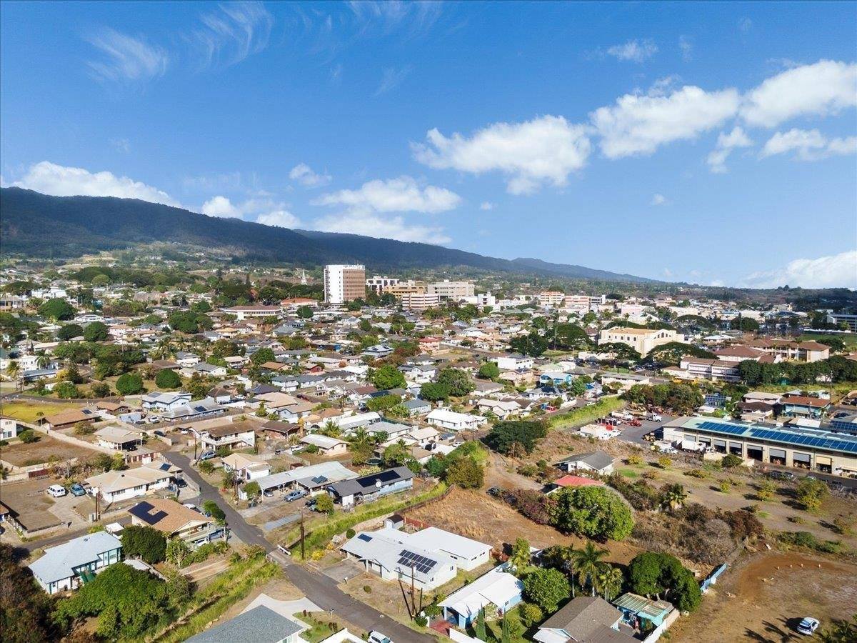 1890 Makahala Pl, Wailuku, HI 96793
