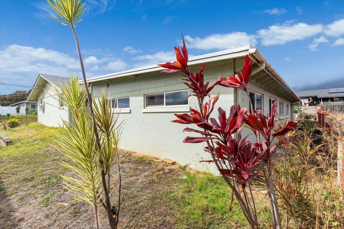 1890 Makahala Pl, Wailuku, HI 96793