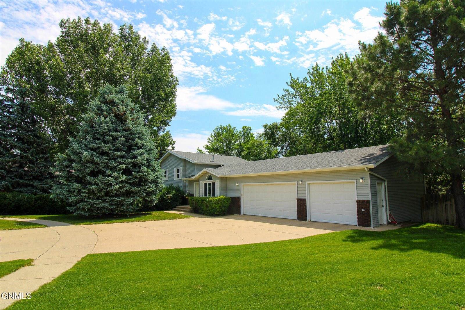 807 Browning Avenue, Bismarck, ND 58503