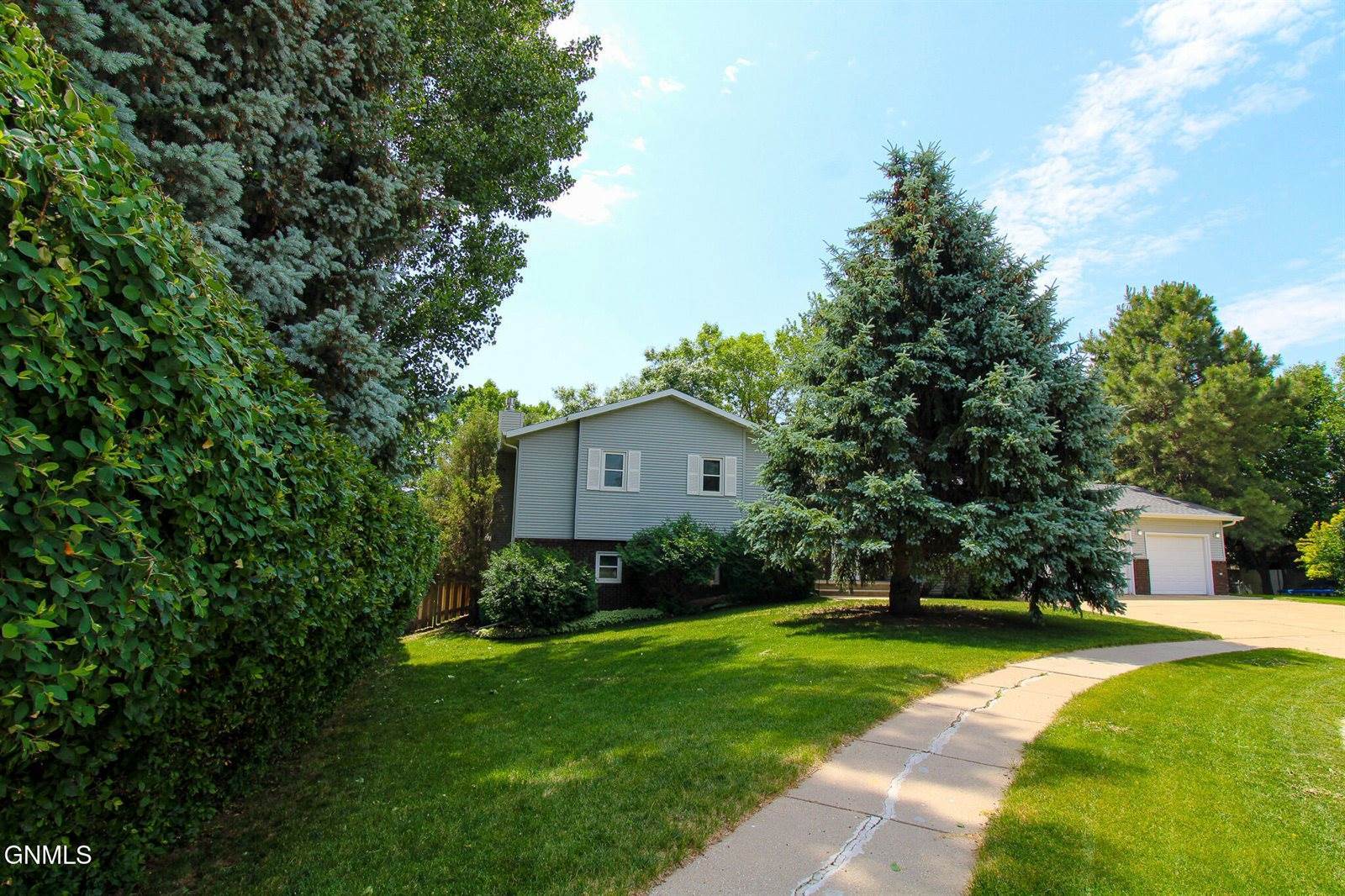 807 Browning Avenue, Bismarck, ND 58503