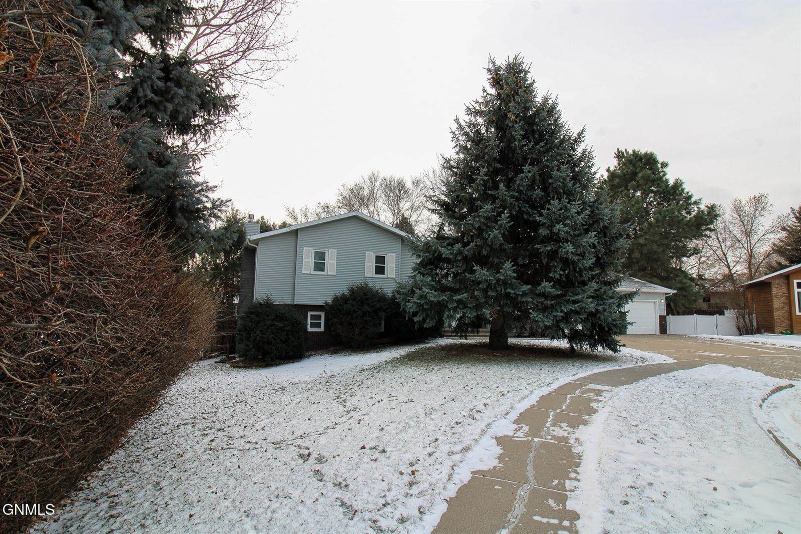 807 Browning Avenue, Bismarck, ND 58503