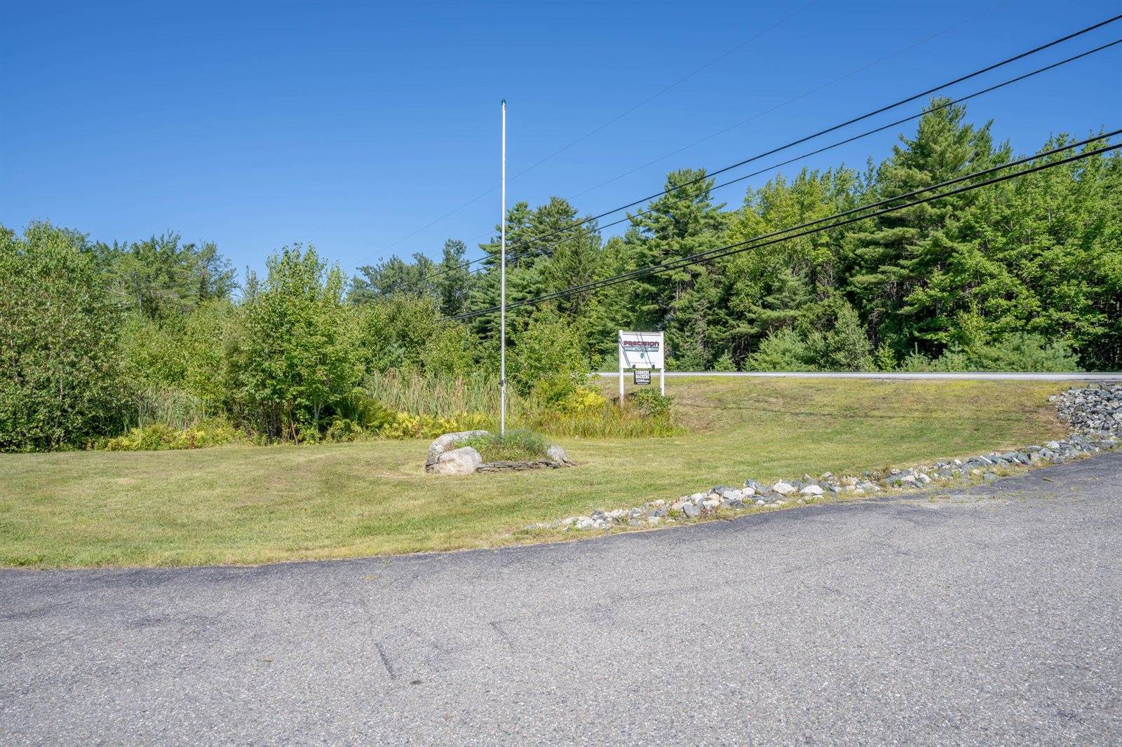 1073 US-1, Hancock, ME 04640