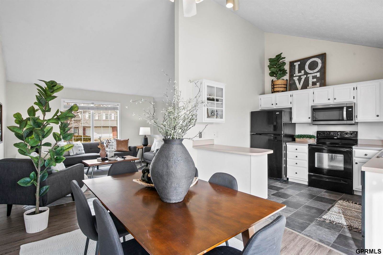 11007 South 17th Street, Bellevue, NE 68123