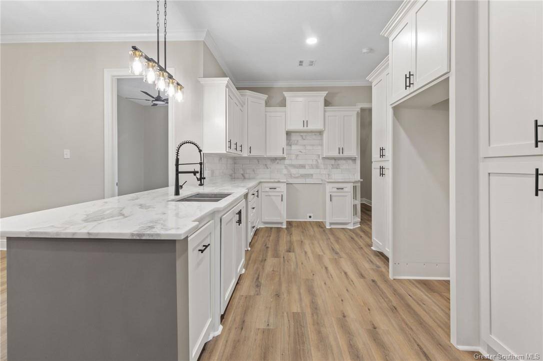 711 Cash Street, Westlake, LA 70669